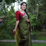 Swasika Instagram - Blending with the nature 💚 Throwback to promotion time of @keshueeveedintenaathan Saree : @the_house_of_handloom Makeup : @mukeshmuralimakeover Photography: @_arjun_a.k #swasikavj #swasika #swasikamalayalamactress