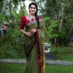 Swasika Instagram - Blending with the nature 💚 Throwback to promotion time of @keshueeveedintenaathan Saree : @the_house_of_handloom Makeup : @mukeshmuralimakeover Photography: @_arjun_a.k #swasikavj #swasika #swasikamalayalamactress