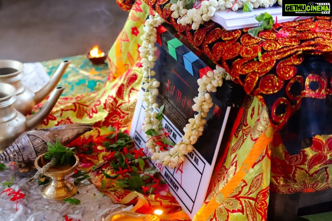 Swasika Instagram - Snaps from Pooja Ceremony of Kumari . Pic credits : @nijithrnair @aishu__ @iamunnimukundan @nsahadev @surabhi_lakshmi @badushanm #kumari #kumarimovie #swasikavj #aishwaryalekshmi #unnimukundan #swasika