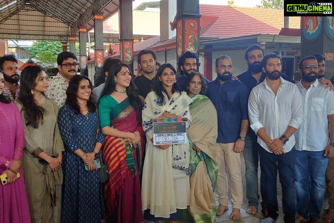 Swasika Instagram - Snaps from Pooja Ceremony of Kumari . Pic credits : @nijithrnair @aishu__ @iamunnimukundan @nsahadev @surabhi_lakshmi @badushanm #kumari #kumarimovie #swasikavj #aishwaryalekshmi #unnimukundan #swasika