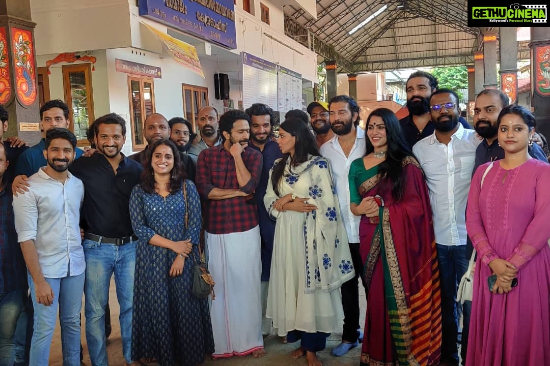 Swasika Instagram - Snaps from Pooja Ceremony of Kumari . Pic credits : @nijithrnair @aishu__ @iamunnimukundan @nsahadev @surabhi_lakshmi @badushanm #kumari #kumarimovie #swasikavj #aishwaryalekshmi #unnimukundan #swasika