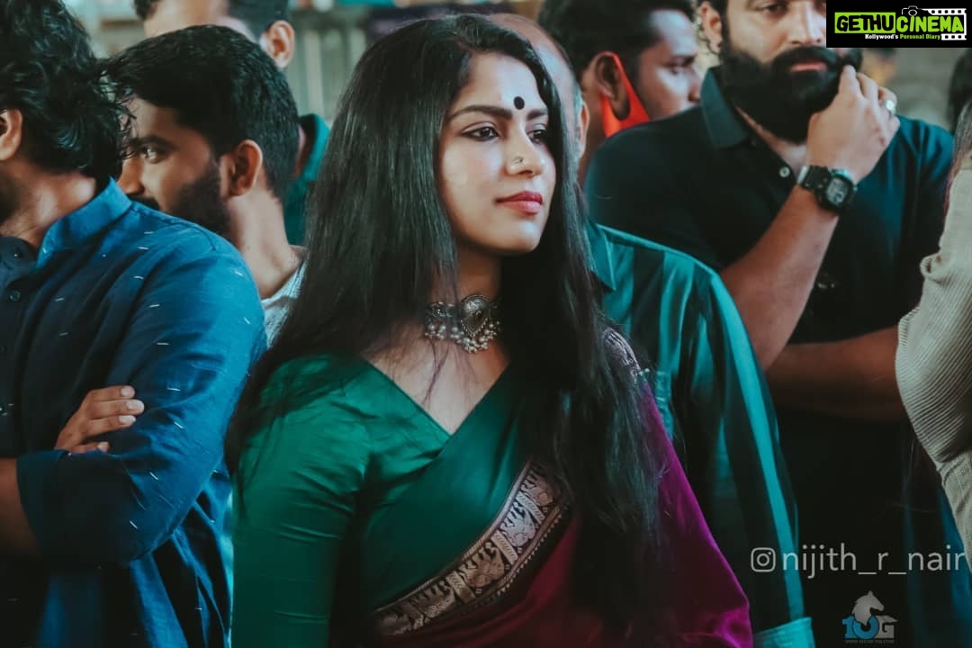Swasika Instagram - Snaps from Pooja Ceremony of Kumari . Pic credits : @nijithrnair @aishu__ @iamunnimukundan @nsahadev @surabhi_lakshmi @badushanm #kumari #kumarimovie #swasikavj #aishwaryalekshmi #unnimukundan #swasika
