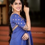 Swasika Instagram - Calmness amidst the Blues 💙 Styling @jaffarimaam Saree @shesdesigns Makeup @mukeshmuralimakeover Photo @nithinznith_photography_ Earrings @planetjewel #swasika #swasikavj #swasikamalayalamactress #swasikaactress #malayalamactress #bluesaree