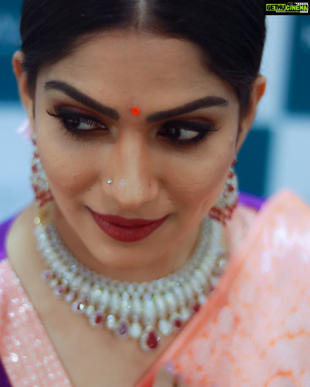 Swasika Instagram - Flaunting my favourites of @kirtilalsonline , alchemist collections. Happy to be a part of it . @jayanthiballal Stylist : @rashmimuraleedharan Costume : @malka_weddingcouture Photography: @vishnu Mua : @sajitha.kazmara Photography: @vishnu__photography___ Event Co-ordinator: @dalu_krishnadas #kirtilalsonline #kirtilal #swasika #inaugration