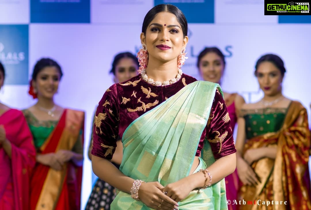 Swasika Instagram - At today's inaugration ceremony of @kirtilalsonline , alchemist collections. Happy to be a part of it . @jayanthiballal Stylist : @rashmimuraleedharan Mua : @sajitha.kazmara Photography: @athmi_capture Event Co-ordinator: @dalu_krishnadas #kirtilalsonline #kirtilal #swasika #inaugration