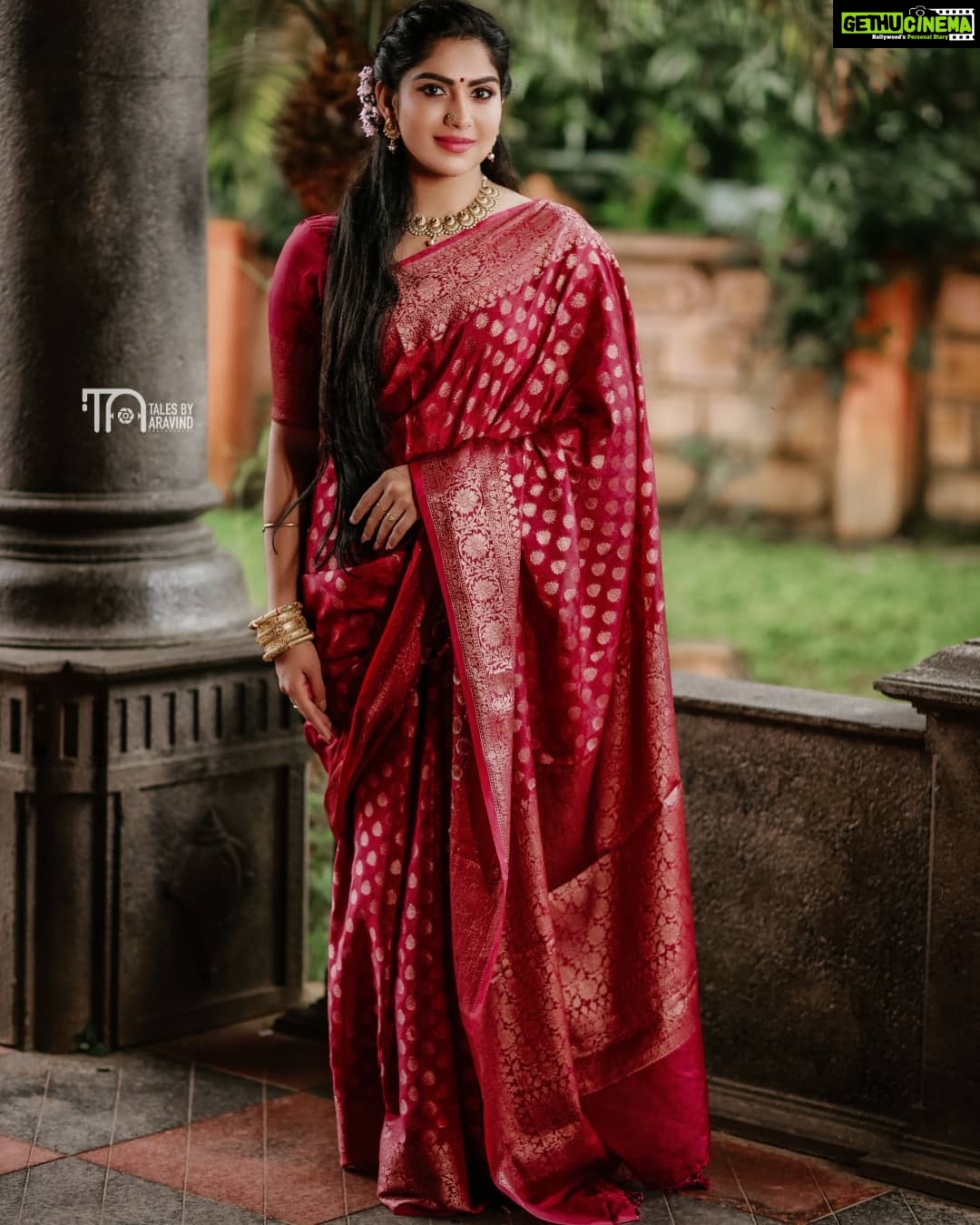 Swasika Instagram - If dress was a beauty it would definitely be a red saree . Saree @bobbysbellissimo Jewellery @whitepearlkl14 Makeup @neethu_makeupartist Photo @talesbyaravind #saree #redsaree #swasika #swasikavj #swasikavijay #swasikaactress #redlove #sareelove #redcarpet