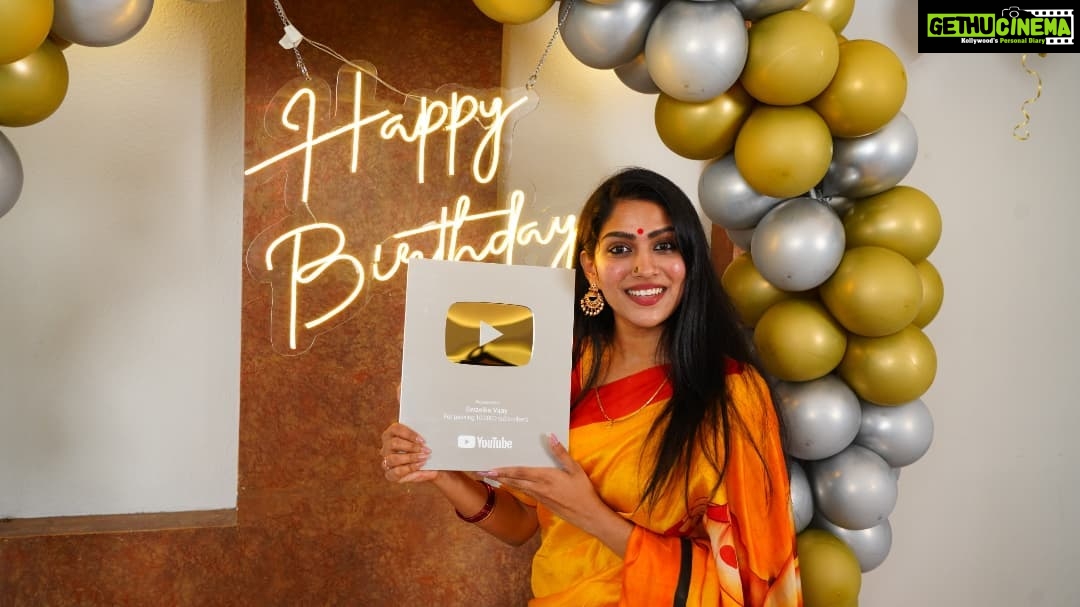 Swasika Instagram - Finally, The silver play button is in my hands on my birthday . To watch the unboxing and my birthday celebration, do watch my new vlog in my youtube channel. #swasika #swasikavijay #swasikaactress #swasikavlog #swasikavijayactress