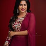 Swasika Instagram – Swasika Wearing Designer salwar with two in one angel sleeve and flower embroidery sleeve in georgette chiffon by @swayamvarasilksindia
.
Muse : @swasikavj
Photography: @director_aniesh_upaasana
In association with @redfmmalayalam 
Makeup: @vijilsmakeover
@neethu_makeupartist 
Styling : @leirakuncysiby 
Jewellery: @silver_andsalt 
.
#swayamvarasilks #reels #swasika #swasikavj #malayalamactress #swasikavijay #latest #reel #malayalamactor #makeover #reelkarofeelkaro #reelitfeelit #celebreels #reelsofinstagram #dance #trending #lehenga #ootd #salwar #sleeve