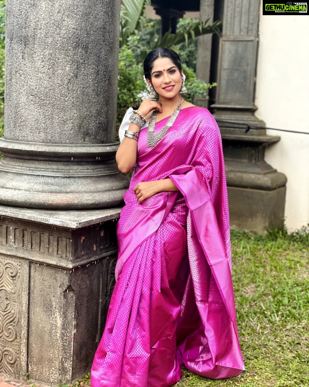 Swasika Instagram - The day you take complete responsibility for yourself, the day you stop making any excuses, that’s the day you start to the top. ~ O.J. Simpson Makeup : @abilashchickumakeupartist Saree : @diya_fashion___ #swasika #swasikavj #redcarpet #amritatv #swasikavijay #pinksaree #sareelove