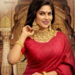 Swasika Instagram - I feel beautiful 😍 Ad shoot for @suncity_____ #swasika #swasikavj #swasikavlogs #swasikavijayactress #suncitygold #goldanddiamonds