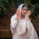 Swasika Instagram - നബിദിനാശംസകൾ ✨️ Styling @jaffarimaam Makeup @abilashchikumakeupartist Outfit @kurdhishdesigns Photo @abindhu_photography Jwellery @bangles_fancyy_ #swasika #swasikavj #swasikavijay