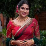 Swasika Instagram - Happy Vijayadashami 🪔 Styling @jaffarimaam Makeup @abilashchickumakeupartist Outfit @rayan_silks Jewellery @parakkatt_jewels Photo: @abindhu_photography Assisted @jabirr_jabi @prajithcpwayanad #happyvijayadashami #vijayadashami #swasika #swasikavj #swasikavijayactress