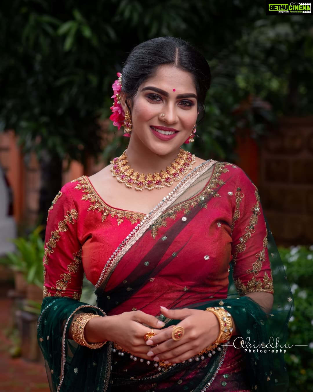 Swasika Instagram - Happy Vijayadashami 🪔 Styling @jaffarimaam Makeup @abilashchickumakeupartist Outfit @rayan_silks Jewellery @parakkatt_jewels Photo: @abindhu_photography Assisted @jabirr_jabi @prajithcpwayanad #happyvijayadashami #vijayadashami #swasika #swasikavj #swasikavijayactress