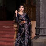 Swasika Instagram - Be bold in pursuing what others believe is unrealistic because this will achieve more than being bland and unimaginative. Makeup : @abilashchickumakeupartist Styling @jaffarimaam Photos @abindhu_photography Outfit : @kurdhishdesigns #swasikavj #swasikavlogs #swasikavijay #swasika #blacksaree #boldandbeautiful #blacklove #sareelove #redcarpetlook #redcarpet #amritatv