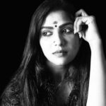 Swasika Instagram - No colour wil be ever be brighter for me than black and white . #swasika #swasikavj #swasikavlogs #swasikactress #swasikavijay Thank you @premjacob06 📷