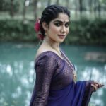 Swasika Instagram - When you feel beautiful yourself. 😍 Makeup : @abilashchickumakeupartist Saree : @ruuhbythebrandstore @thebrandstorebyfebitha Photography: @a10__photography #swasika #swasikavj #swasikavijay #sareelove #agoodday #gratitude #eveningpost #riverside #bluesaree #photoshoot