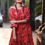 Swasika Instagram - Do life with love, Stop when you’re happy with what you’ve achieved and Everyday is a day to be happy! Mua : @abilashchickumakeupartist Stylist : @rashmimuraleedharan Costume : @salaaboutique Photo : @akhil_photography_tvm #swasikavj #swasika #redcarpet #redcarpetlook #amritatv