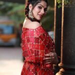 Swasika Instagram - Do life with love, Stop when you’re happy with what you’ve achieved and Everyday is a day to be happy! Mua : @abilashchickumakeupartist Stylist : @rashmimuraleedharan Costume : @salaaboutique Photo : @akhil_photography_tvm #swasikavj #swasika #redcarpet #redcarpetlook #amritatv