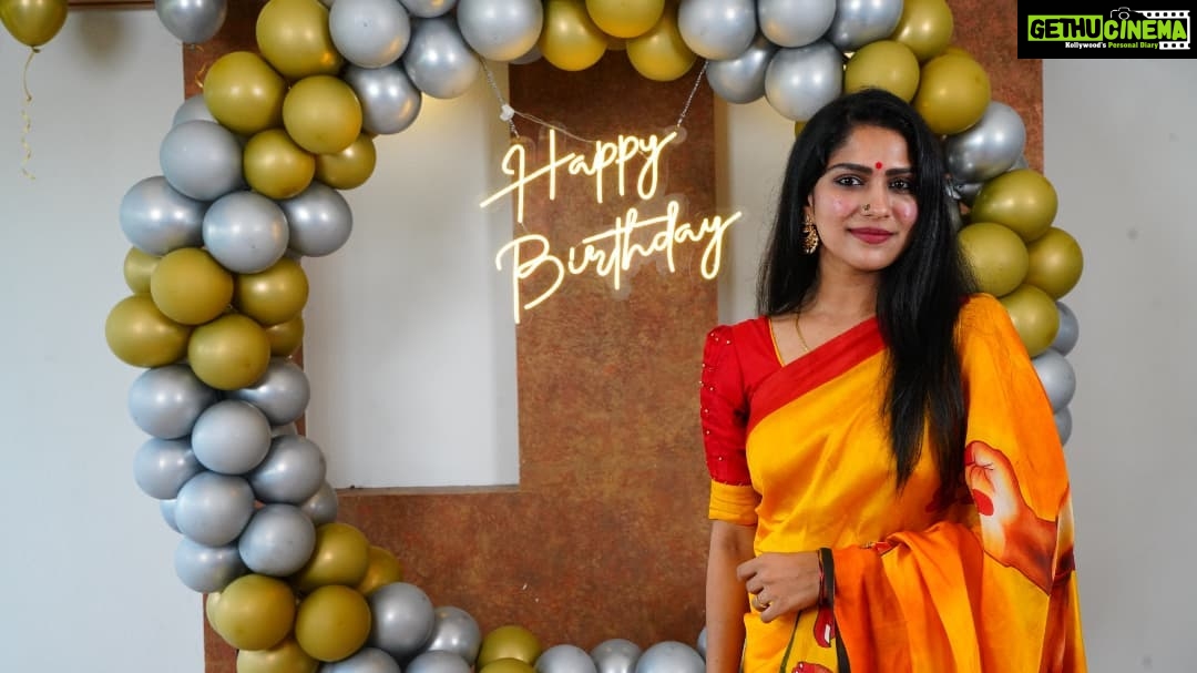 Swasika Instagram - Finally, The silver play button is in my hands on my birthday . To watch the unboxing and my birthday celebration, do watch my new vlog in my youtube channel. #swasika #swasikavijay #swasikaactress #swasikavlog #swasikavijayactress