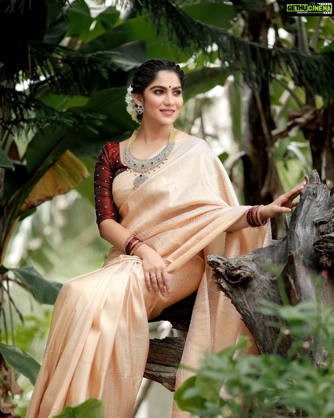 Swasika Instagram - Happy Diwali 🪔 Makeup: @abilashchickumakeupartist Photography: @midhinlal Saree : @thebrandstorebyfebitha Jewellery: @wooglitters #swasikavj #abilashchickumakeupartist #diwali #happydiwali #swasikvijay #swasikavijayactress