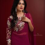 Swasika Instagram – Swasika Wearing Designer salwar with two in one angel sleeve and flower embroidery sleeve in georgette chiffon by @swayamvarasilksindia
.
Muse : @swasikavj
Photography: @director_aniesh_upaasana
In association with @redfmmalayalam 
Makeup: @vijilsmakeover
@neethu_makeupartist 
Styling : @leirakuncysiby 
Jewellery: @silver_andsalt 
.
#swayamvarasilks #reels #swasika #swasikavj #malayalamactress #swasikavijay #latest #reel #malayalamactor #makeover #reelkarofeelkaro #reelitfeelit #celebreels #reelsofinstagram #dance #trending #lehenga #ootd #salwar #sleeve