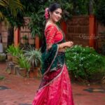 Swasika Instagram - Happy Vijayadashami 🪔 Styling @jaffarimaam Makeup @abilashchickumakeupartist Outfit @rayan_silks Jewellery @parakkatt_jewels Photo: @abindhu_photography Assisted @jabirr_jabi @prajithcpwayanad #happyvijayadashami #vijayadashami #swasika #swasikavj #swasikavijayactress