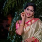 Swasika Instagram - Happy Mahanavami 🪔 Styling @jaffarimaam Makeup @abilashchickumakeupartist Outfit @elite____threads Jewellery @parakkatt_jewels Photo: @abindhu_photography Assisted : @jabirr_jabi @prajithcpwayanad #mahanavami #swasika #swasikavijay #swasikactress #durgapooja