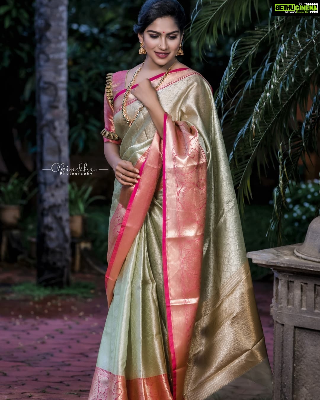 Swasika Instagram - Happy Mahanavami 🪔 Styling @jaffarimaam Makeup @abilashchickumakeupartist Outfit @elite____threads Jewellery @parakkatt_jewels Photo: @abindhu_photography Assisted : @jabirr_jabi @prajithcpwayanad #mahanavami #swasika #swasikavijay #swasikactress #durgapooja