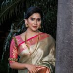 Swasika Instagram - Happy Mahanavami 🪔 Styling @jaffarimaam Makeup @abilashchickumakeupartist Outfit @elite____threads Jewellery @parakkatt_jewels Photo: @abindhu_photography Assisted : @jabirr_jabi @prajithcpwayanad #mahanavami #swasika #swasikavijay #swasikactress #durgapooja
