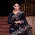 Swasika Instagram - Be bold in pursuing what others believe is unrealistic because this will achieve more than being bland and unimaginative. Makeup : @abilashchickumakeupartist Styling @jaffarimaam Photos @abindhu_photography Outfit : @kurdhishdesigns #swasikavj #swasikavlogs #swasikavijay #swasika #blacksaree #boldandbeautiful #blacklove #sareelove #redcarpetlook #redcarpet #amritatv