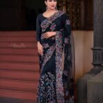 Swasika Instagram - Be bold in pursuing what others believe is unrealistic because this will achieve more than being bland and unimaginative. Makeup : @abilashchickumakeupartist Styling @jaffarimaam Photos @abindhu_photography Outfit : @kurdhishdesigns #swasikavj #swasikavlogs #swasikavijay #swasika #blacksaree #boldandbeautiful #blacklove #sareelove #redcarpetlook #redcarpet #amritatv