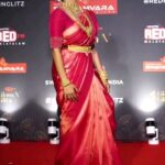 Swasika Instagram - Rakita Rakita with @swayamvarasilksindia & @redfmmalayalam @redfmmalayalam Makeup : @abilashchickumakeupartist Saree : @swayamvarasilksindia Blouse : @leirakuncysiby Ornaments: @ladies_planet_ Videography: @director_aniesh_upaasana Reel video @sachinmohandasphotography #redfmmalayalam #swasika #swasikavj #swasikavijay #swasikavijayactress