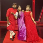 Swasika Instagram - And I call them friends ❤ So happy to have my besties @manve_surendran_official_ and @actor_deepan at the red carpet floor . @amritatv #redcarpet #swasikavj #manvesurendran #deepanmurali