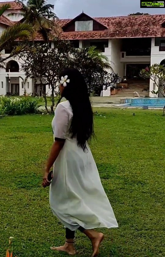 Swasika Instagram - I was planning for a staycation for quiet some time and that is when I chose @estuary_sarovar_portico for a staycation with my family. And trust me , It was one of the best decision. This beautiful place is such a natural beauty from where you can see the rendezvous of Neyyar River and the Arabian Sea. @estuary_sarovar_portico is a lounge resort that oozes an easing beach aura. The resort is full of greenery and all the graciously designed cottages and rooms have been given a fanciful touch. Their food was absolutely delicious and their staffs are such sweet and courteous peeps. Thank you so much @estuary_sarovar_portico for arranging this beautiful stay for me and my family. Guys , do visit this place and I am sure you won't be disappointed. Thank you @estuary_sarovar_portico and @lekshmi_narayan_s.v #swasika #swasikavj #sarovar #keralagram #keralatourism #keralaayurvedictourism #beach #keralabeach #estuarysarovarportico #trivandrum