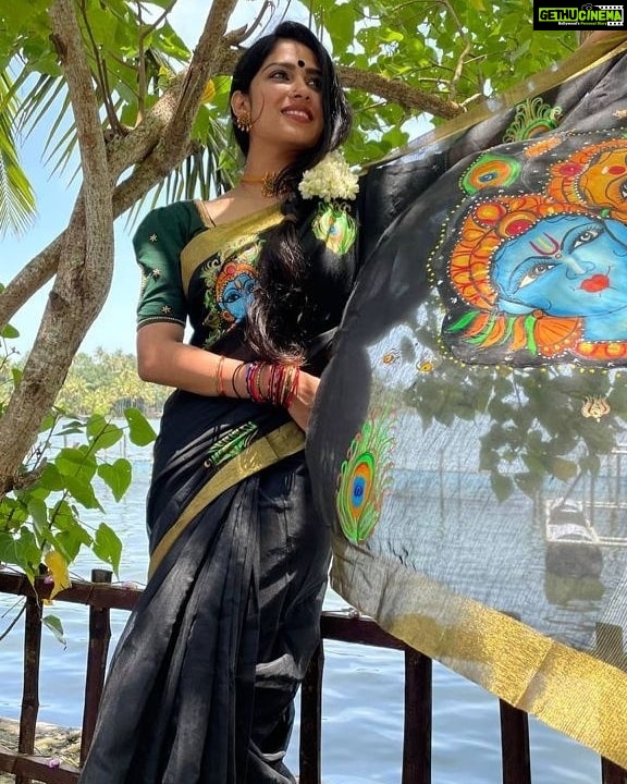 Swasika Instagram - Throwback to onam vibes 🥰 Costume : @navamimypassionyourfashion PC: Thank you @premjacob06 #swasika #swasikavj #swasikavlogs #swasikactress Location courtesy @karmaliz_casa_de_lake Jewelleries @aarohi_online