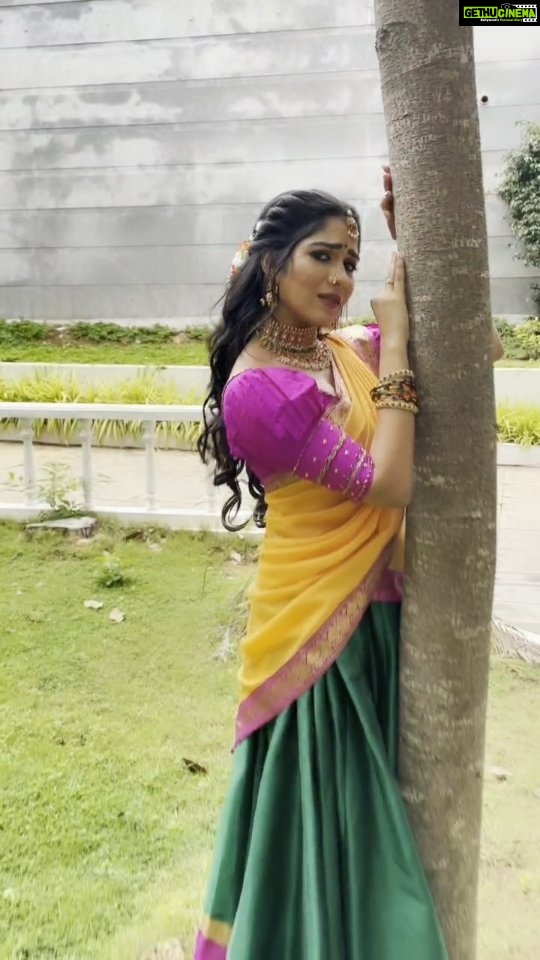 Swasika Instagram - One of my favourite songš„° Makeup : @abilashchickumakeupartist Costume : @babe_by_minnumariya #swasikavj #swasika #meerajasmine #kunchakoboban #kasthuriman #dance #reelitfeelit #reelsinstagram #reelsofinstagram #reelcheyyufeelavvu #reelcheyufeelcheyu #bigboss