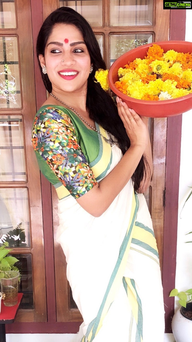 Swasika Instagram - Happy onam❤️❤️❤️ love you all