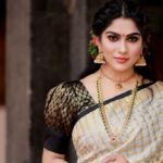Swasika Instagram - Happy Onam🏵 Makeup : @abilashchickumakeupartist Saree : @ruuhbythebrandstore and @thebrandstorebyfebitha Jewellery: @inikacollections Flowers : @renjinidas.r Photography: @karuntvm #happyonam #onam #swasika #swasikavijay #swasikaactress
