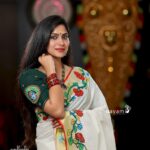 Swasika Instagram - Pepping up with some pre onam getups ! Saree : @navamimypassionyourfashion Photography: @anand_kovalam #swasika #swasikavj #swasikavlogs #swasikactress #onam #onamvibes #keralasaree #setsaree
