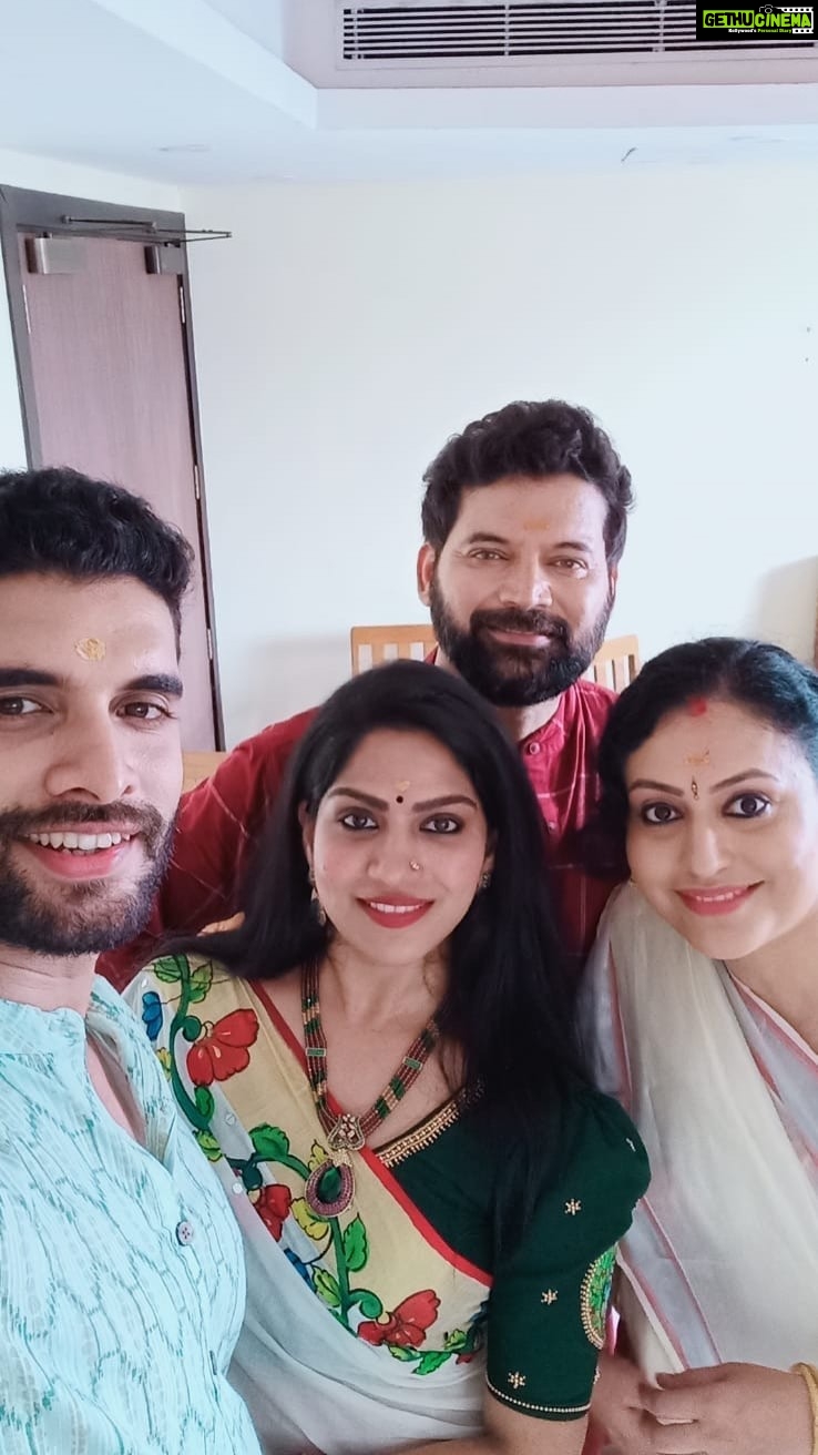 Swasika Instagram - TrendOnam....what we do behind camera 😅😋🥰 #trending #onam #swasika #malayalam #traditional #tiktok #reelsgram #traditional