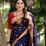 Swasika Instagram - Embellished in Beauty ! Makeup: @abilashchickumakeupartist Saree : @thebrandstorebyfebitha Photography: @midhinlal #swasika #swasikavj #swasikavlogs #swasikavijayactress #sareelove #templejewellery #redcarpet #amritatv #saree #sareelook