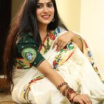 Swasika Instagram - Happy Onam ! Saree : @navamimypassionyourfashion Photography: @aseem_._mohammed #swasika #swasikavj #swasikavlogs #swasikactress #onam #onamvibes #keralasaree #setsaree