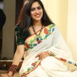 Swasika Instagram - Happy Onam ! Saree : @navamimypassionyourfashion Photography: @aseem_._mohammed #swasika #swasikavj #swasikavlogs #swasikactress #onam #onamvibes #keralasaree #setsaree