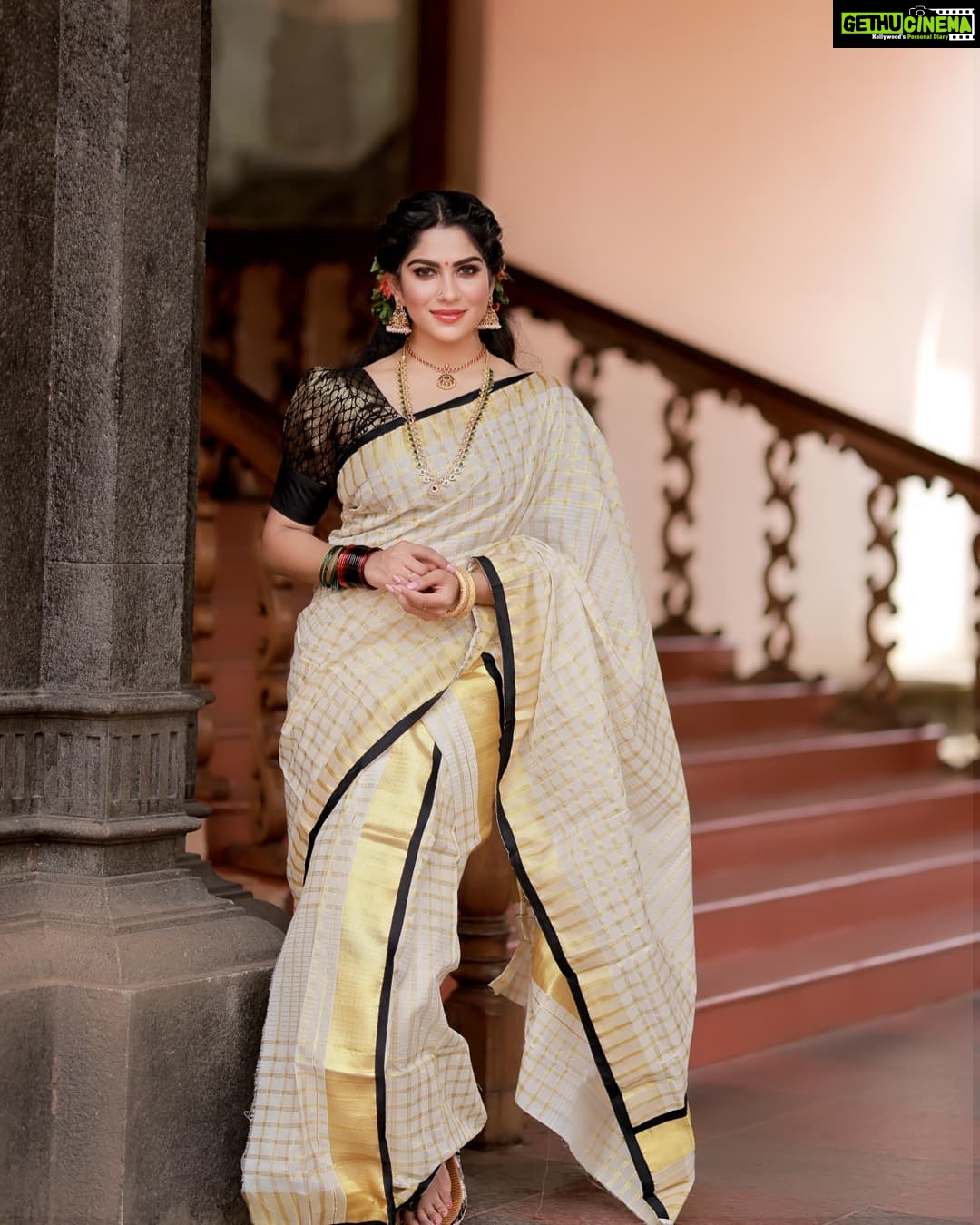 Swasika Instagram - Happy Onam🏵 Makeup : @abilashchickumakeupartist Saree : @ruuhbythebrandstore and @thebrandstorebyfebitha Jewellery: @inikacollections Flowers : @renjinidas.r Photography: @karuntvm #happyonam #onam #swasika #swasikavijay #swasikaactress