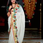 Swasika Instagram - Pepping up with some pre onam getups ! Saree : @navamimypassionyourfashion Photography: @anand_kovalam #swasika #swasikavj #swasikavlogs #swasikactress #onam #onamvibes #keralasaree #setsaree