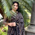 Swasika Instagram - "Despite the forecast, live like it's spring" Makeup: @abilashchickumakeupartist Beautiful saree by : @klumbyprajinajaanaki Jewellery: @planetjewel Stylist: @shinu_ushas #swasika #swasikavj #swasikavlogs #swasikaproductions #swasikavijay