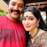 Swasika Instagram - Fun time with Indrettan @shanavas_shaanu_ at Red Carpet Shoot ! Makeup : @abilashchickumakeupartist Costume: @klumbyprajinajaanaki #seethandindran #seethendriyam #shanavas #mrshitler #hitler #mrhitler #swasikavj #swasika #swasikavlogs