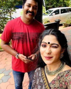 Swasika Instagram - Fun time with Indrettan @shanavas_shaanu_ at Red Carpet Shoot ! Makeup : @abilashchickumakeupartist Costume: @klumbyprajinajaanaki #seethandindran #seethendriyam #shanavas #mrshitler #hitler #mrhitler #swasikavj #swasika #swasikavlogs