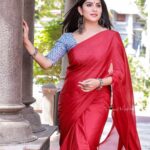 Swasika Instagram - Love , Laugh , Saree and the Wind . That's what I call a Bliss ! Makeup: @abilashchicku Photography: @perfect_makers Costume : @akiradesigns Stylist : @shinu_ushas Jewellery: @himaani_jewelry_store #swasikavj #swasika #redcarpet #sareelove #redsaree #girlinsaree #ladyinsaree