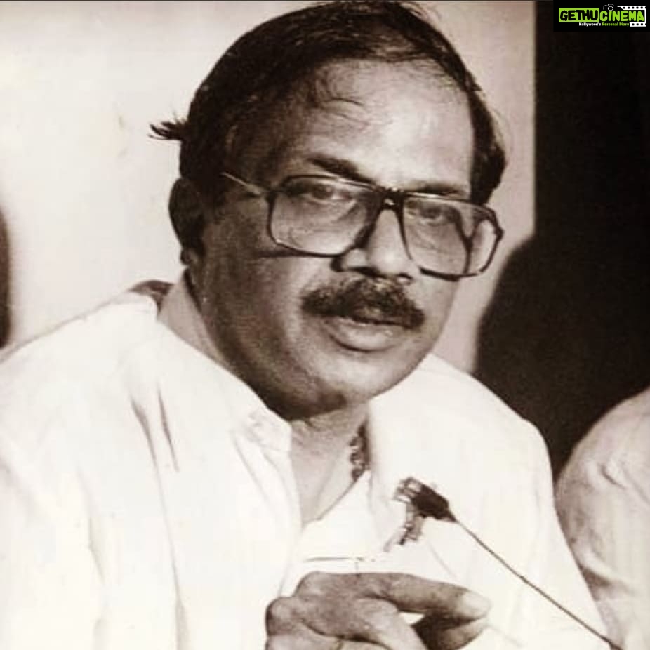 Swasika Instagram - കാലത്തിന്റെ സങ്കീർണതകളും ജീവിതത്തിന്റെ സമസ്യകളും എഴുത്തിൽ പകർത്തി ഒരു തലമുറയെ സ്വാധീനിച്ച മലയാളത്തിന്റെ പ്രിയപ്പെട്ട എഴുത്തുകാരന് ജന്മദിനാശംസകൾ. #mtvasudevannair #mtkadhakal #mt #swasika #swasikavj